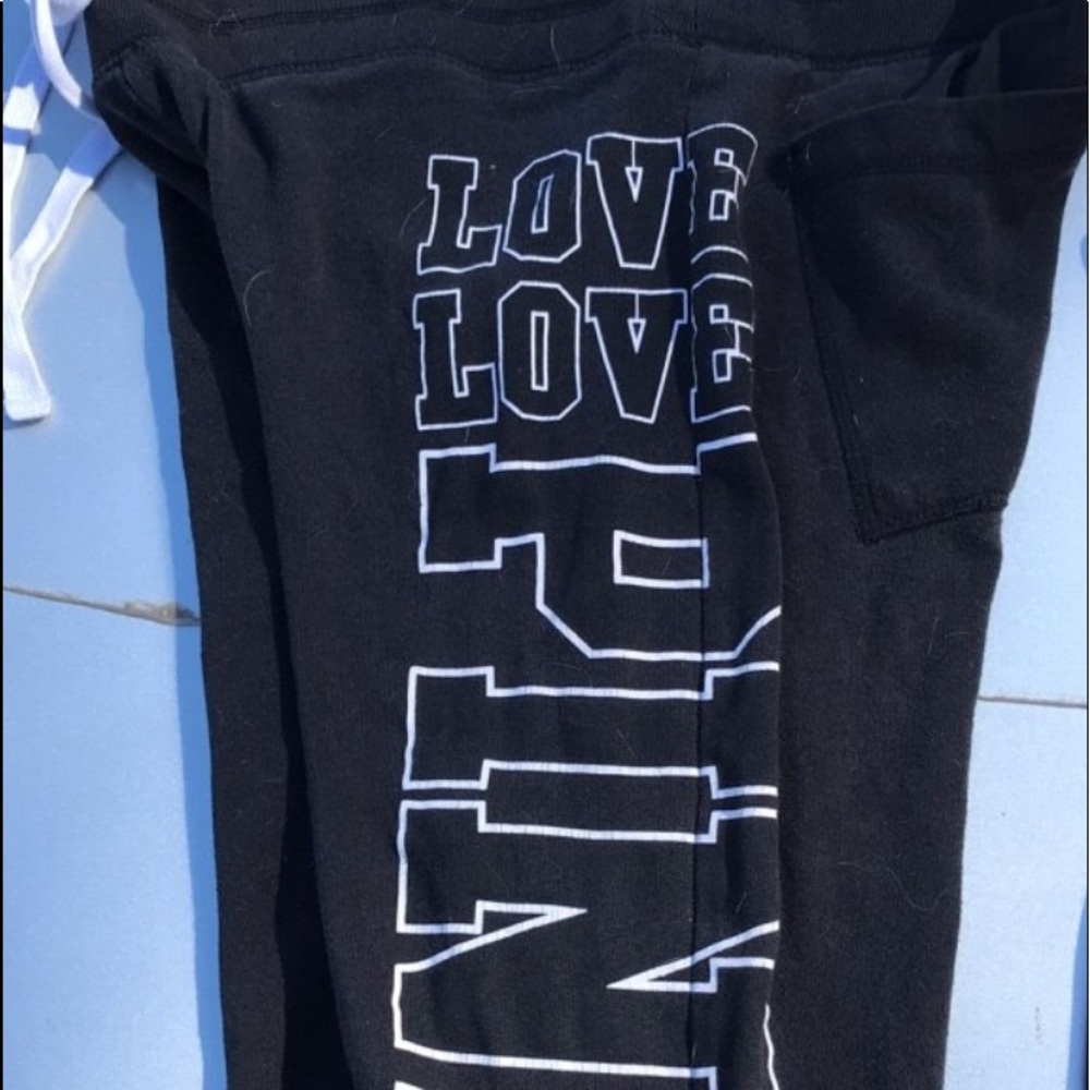 Clothes - Picture 5 of 7